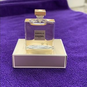 Gabrielle travel size